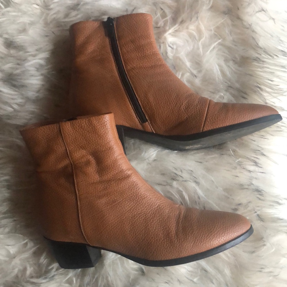 Charlotte Stone Ankle boots. Light brown. 6W